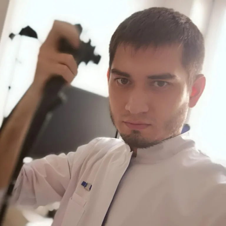 Ибрагимов Абдулвахид Магомедалиевич: Эндоскопист.